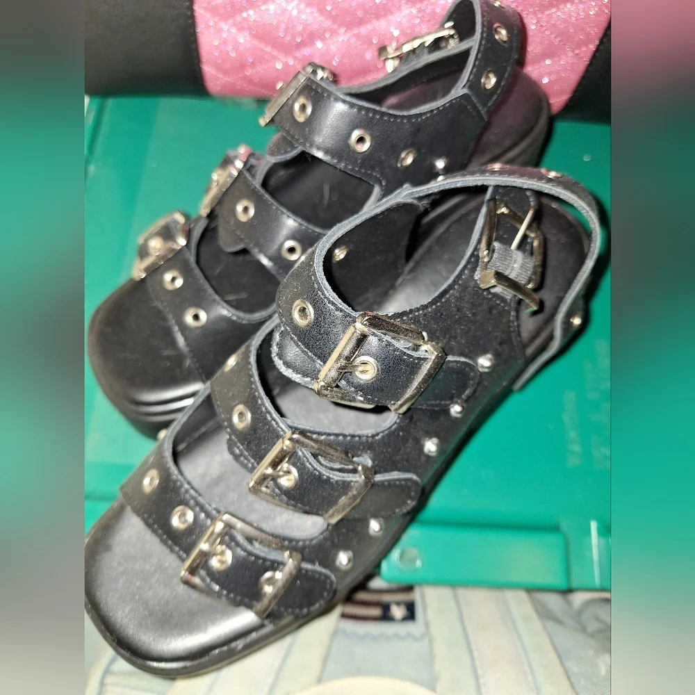 Black Sandals Chunky Sole Size 8 - Picture 2 of 3